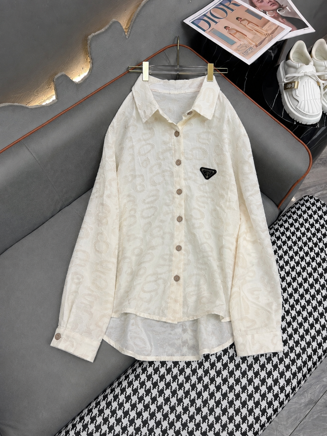 شميز prada بنقشه مميزه